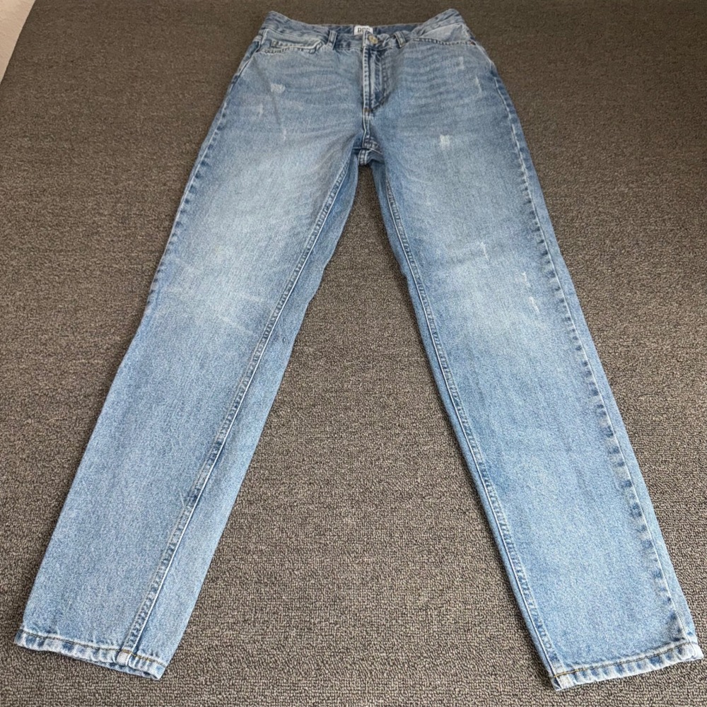 BDG Urban Outfitters Mom Jeans Light Wash High Rise Distressed Denim Women's 26